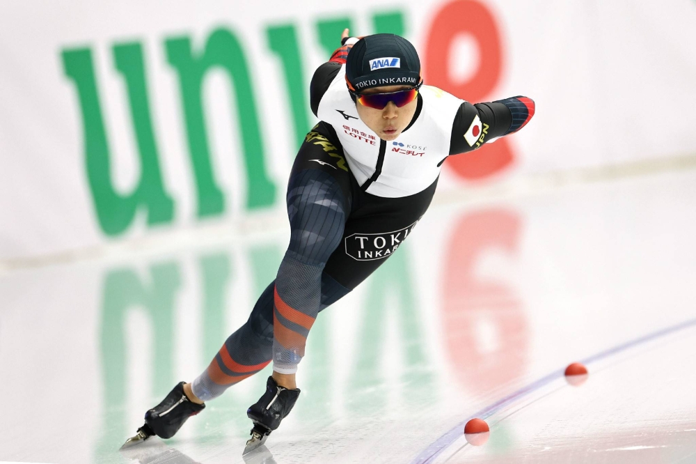 Takagi secures second world sprint title by maintaining lead