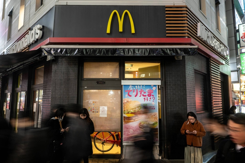 マクドナルドは日本と海外で幅広い技術の中断を受けています。