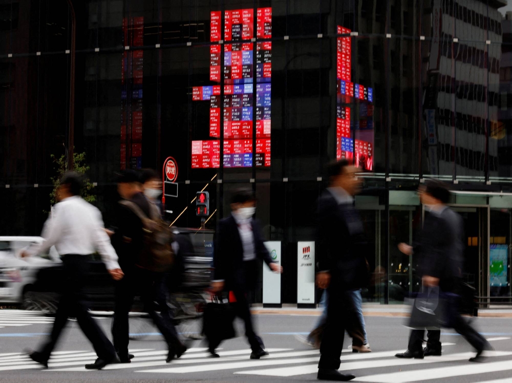 日本の記録的な63％が財政的に不快感を感じると政府調査結果が出ました。
