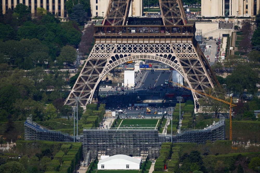 Stadiums rise at Paris landmarks ahead of Olympics The Japan Times
