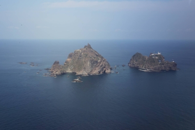 South Korean lawmakers land on Japanese-claimed islets