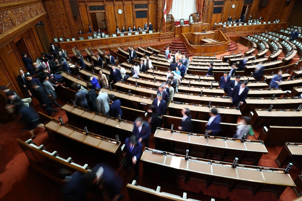 Lawmakers’ average income rises for the first time in 5 years