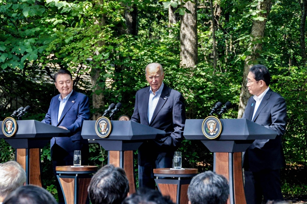 일본, 미국, 한국, 연말까지 삼국 정상회담 개최를 검토 일본, 미국, 한국, 연말까지 삼국 정상회담 개최를 검토
