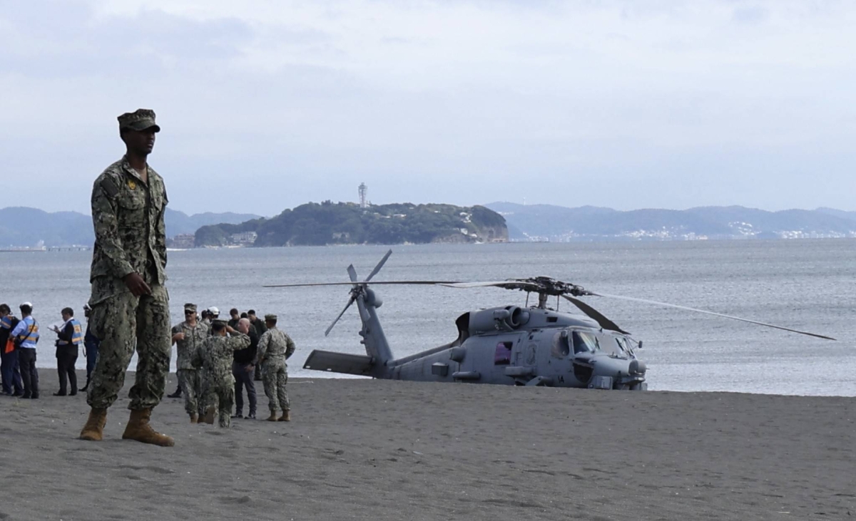 U.S. helicopter makes emergency landing on Chigasaki beach