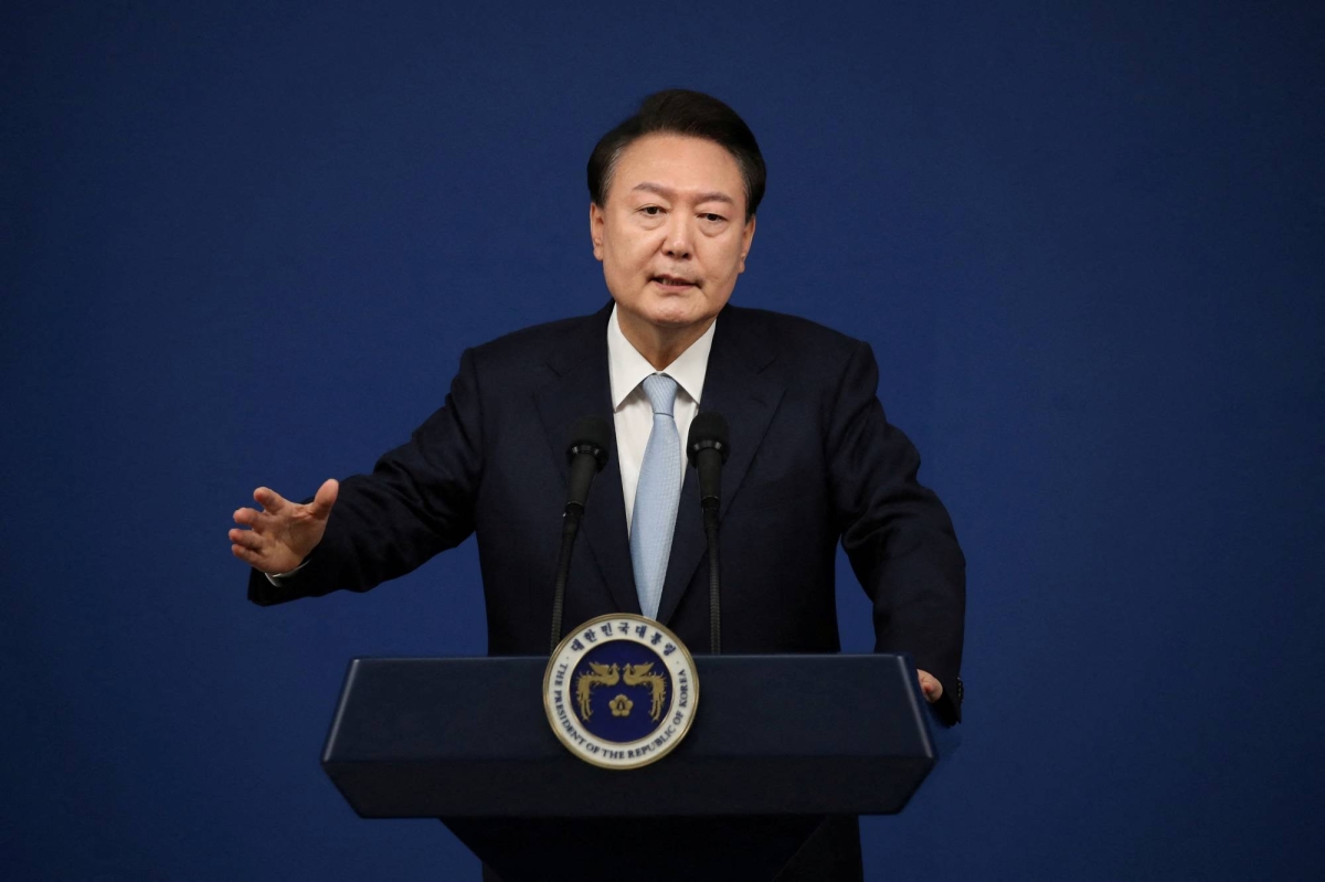  South Korean President Yoon declares martial law 