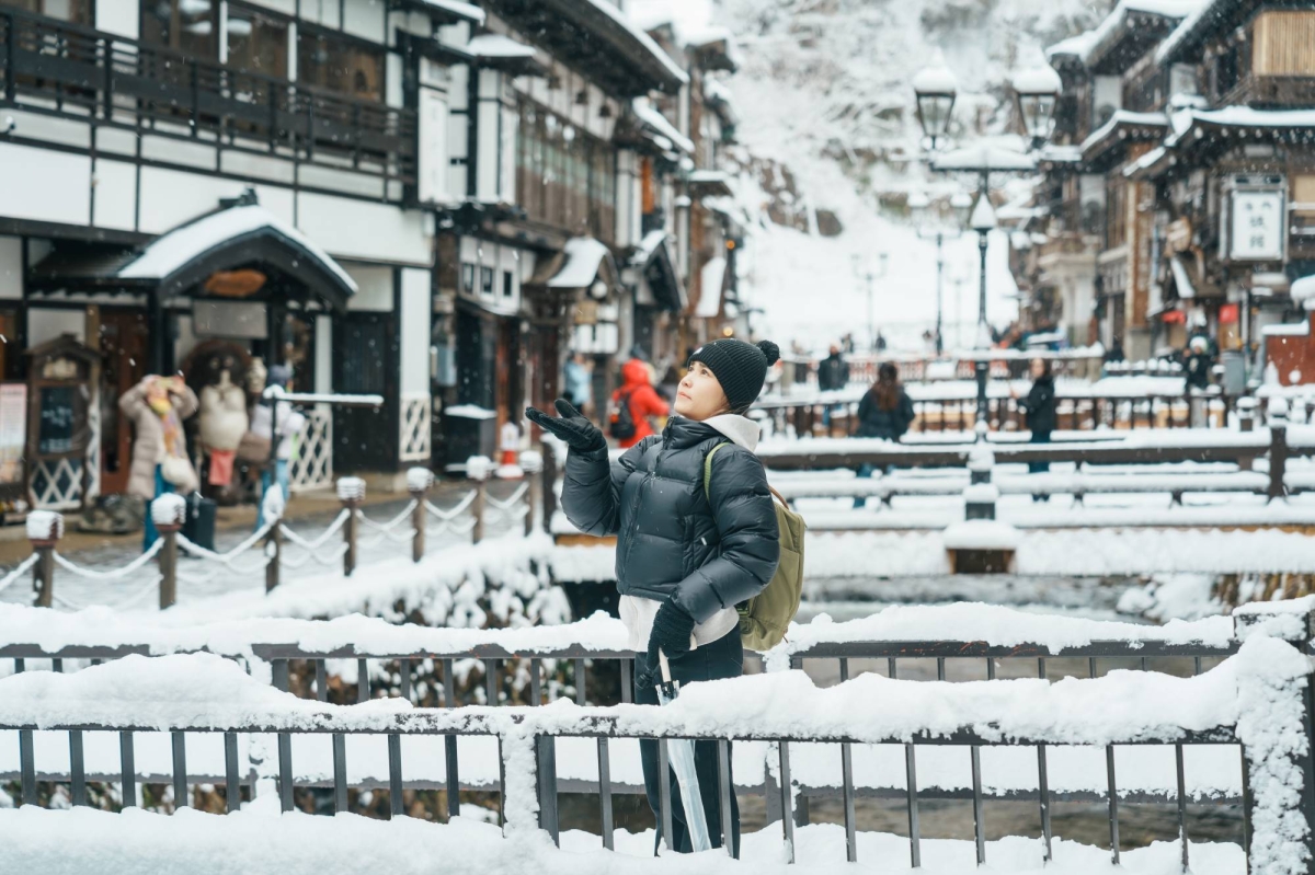 Japan hot spring town restricts day visitors.