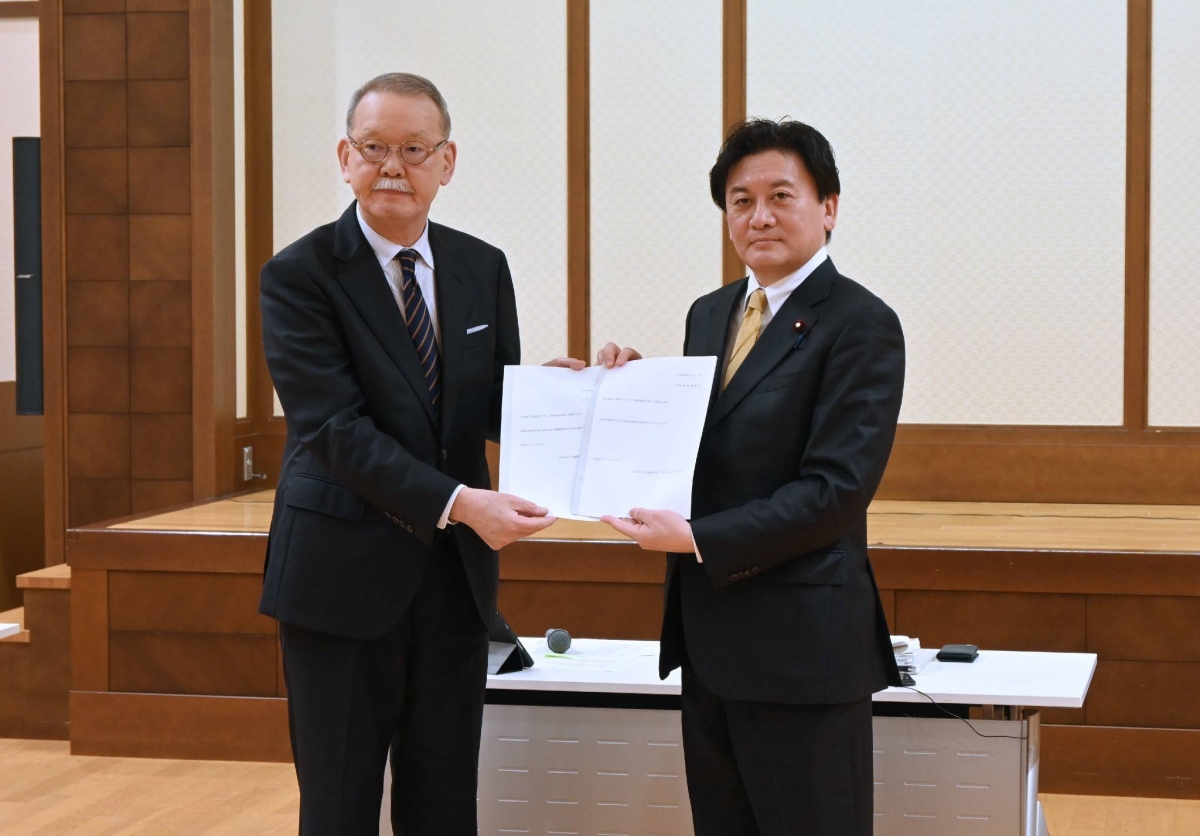 Japan seeks greater school autonomy in curriculum updates.