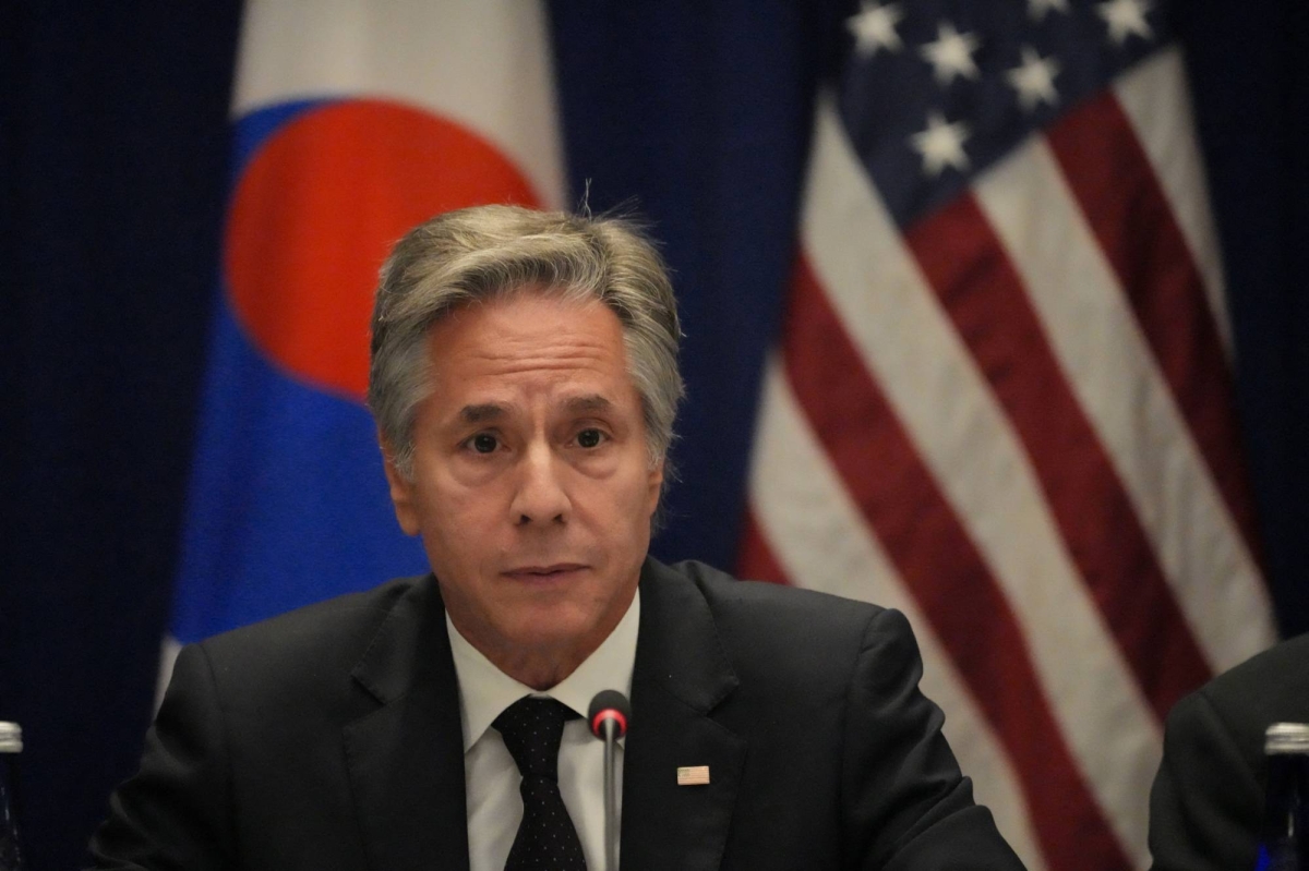  Blinken wades into South Korea political crisis 
