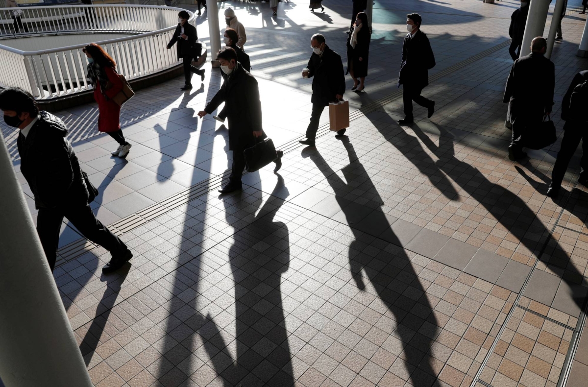 Japanese firms announce record winter bonuses.