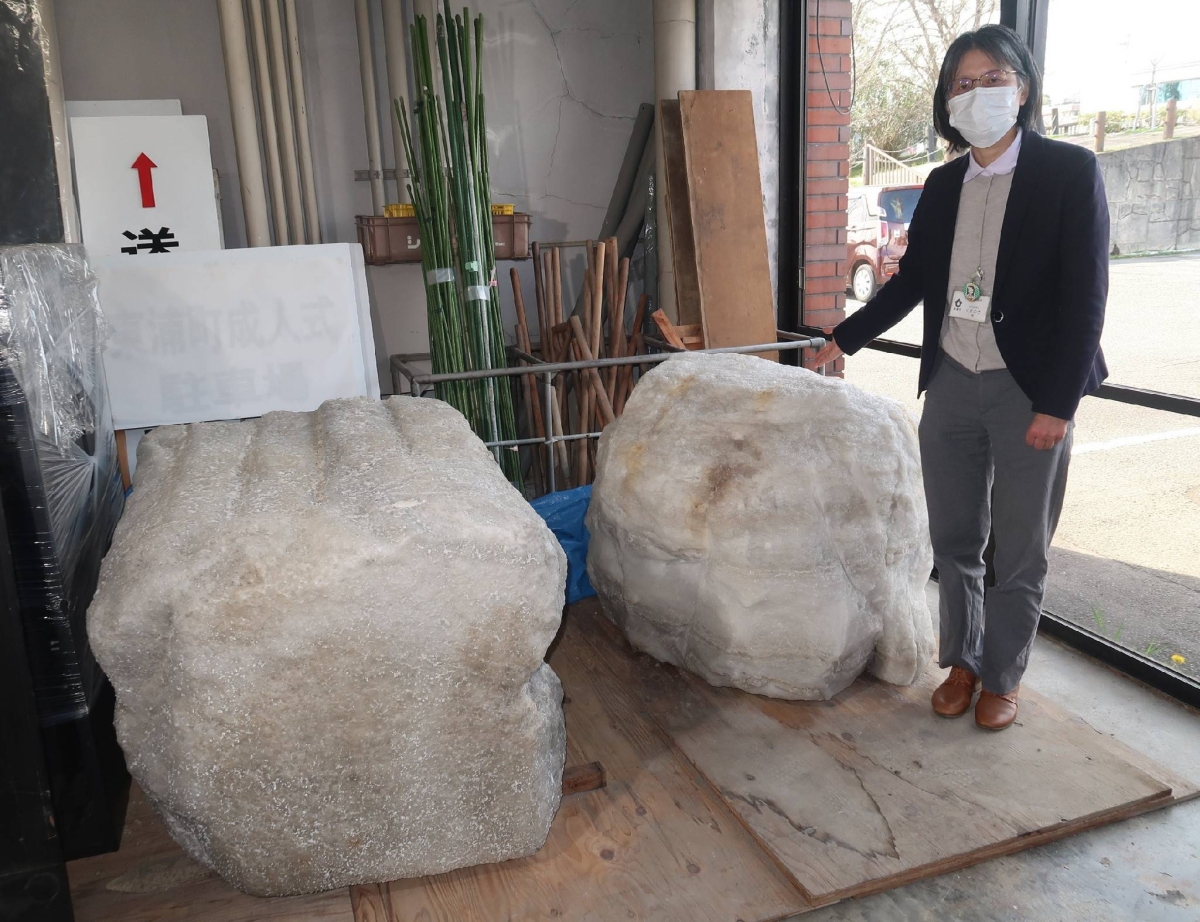 Giant rock salt from Aichi town sold on Mercari for ¥420,000.