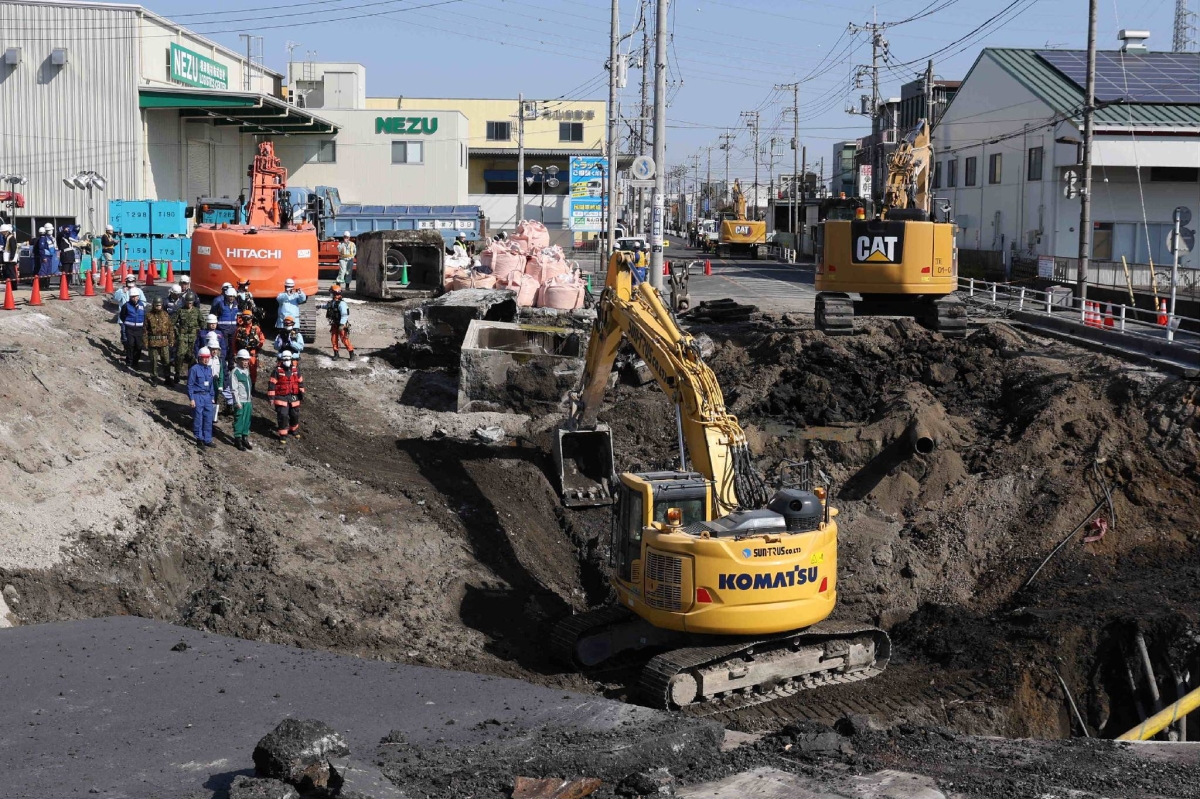 Slope built to rescue man trapped in Saitama sinkhole.