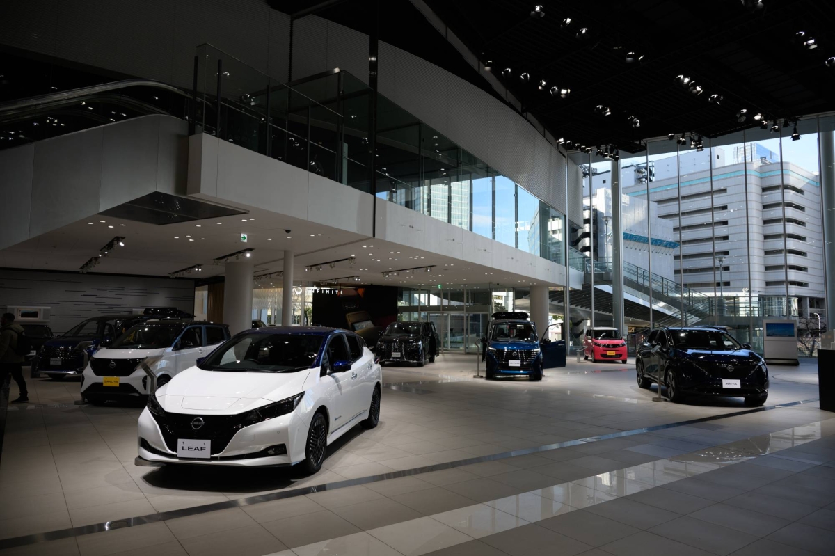 Renault and Nissan back more share sales in alliance loosening