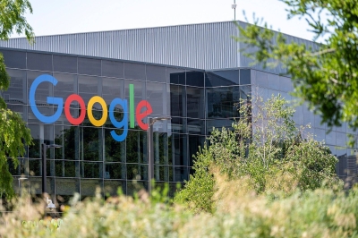U.S. presses for Google to share data by citing Yahoo Japan deal