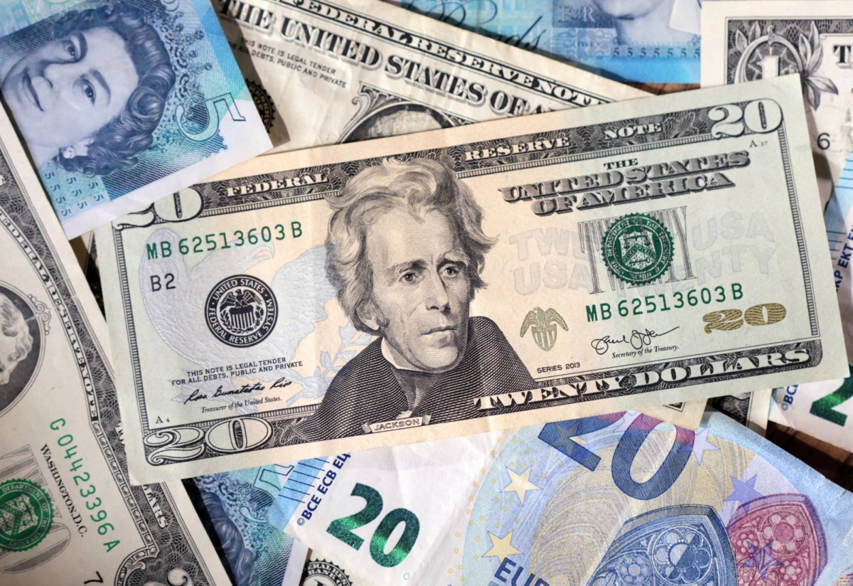  Dollar’s fall in Asia stuns investors, spreads across globe 
