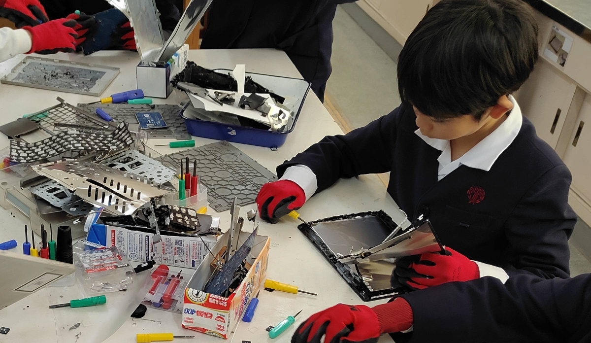  Disposal questions arise as student learning devices need replacing in Japan 