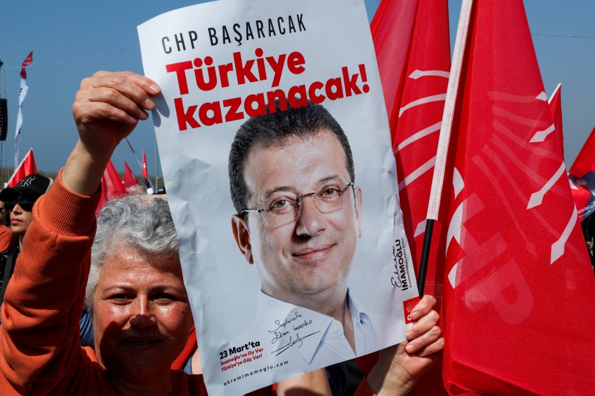  Popular support for jailed Istanbul mayor grows, polls show 
