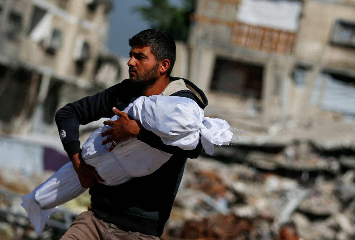  Rescuers say 100 dead as Israel launches fresh Gaza offensive 