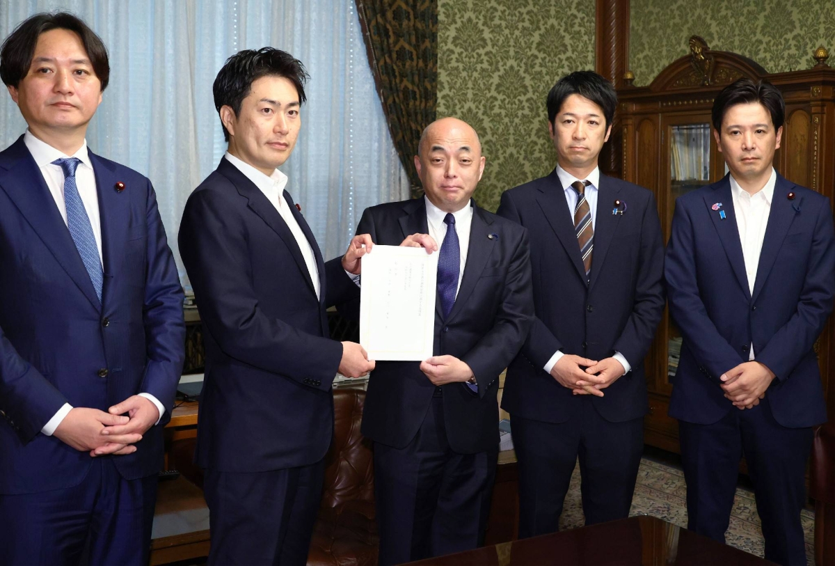  Nippon Ishin submits bill to give legal validity to maiden names 