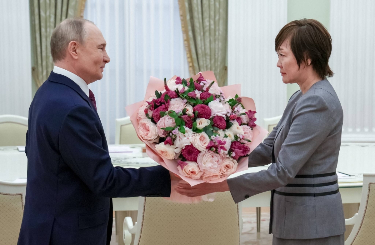  Putin praises Abe, saying the late prime minister wanted a peace treaty 