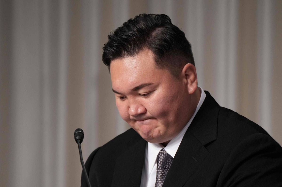 Former yokozuna Hakuho leaves Japanese sumo; plans to develop sport outside JSA