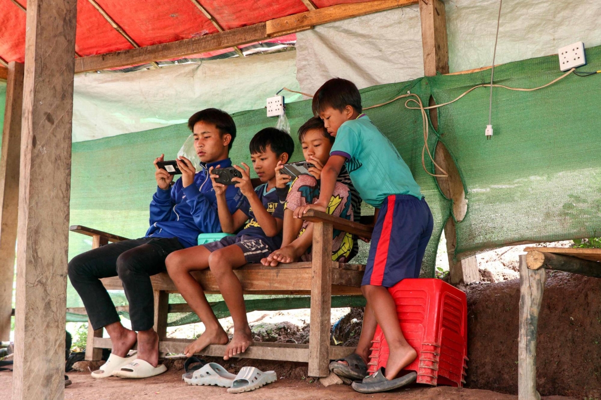  Making connections in Myanmars fractured state 