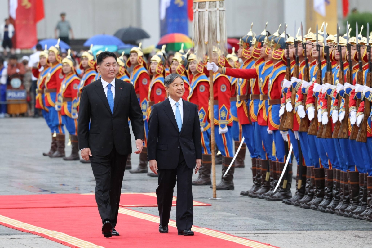Emperor and empress attend welcome ceremony in Mongolia