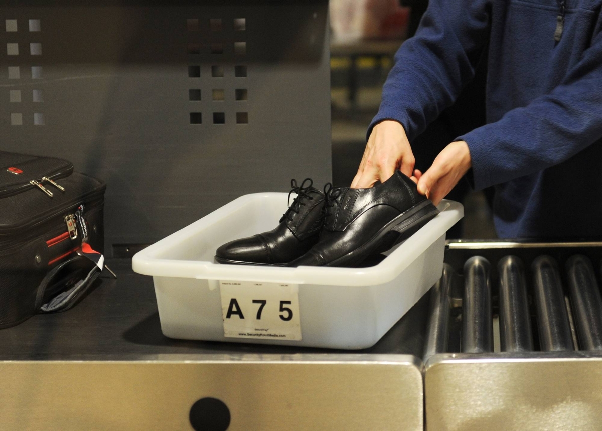 U.S. travelers can keep shoes on at airport security, TSA says