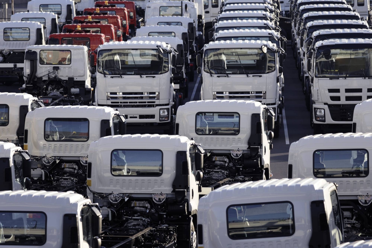 Japanese carmakers slash export prices to U.S. to offset tariff hit