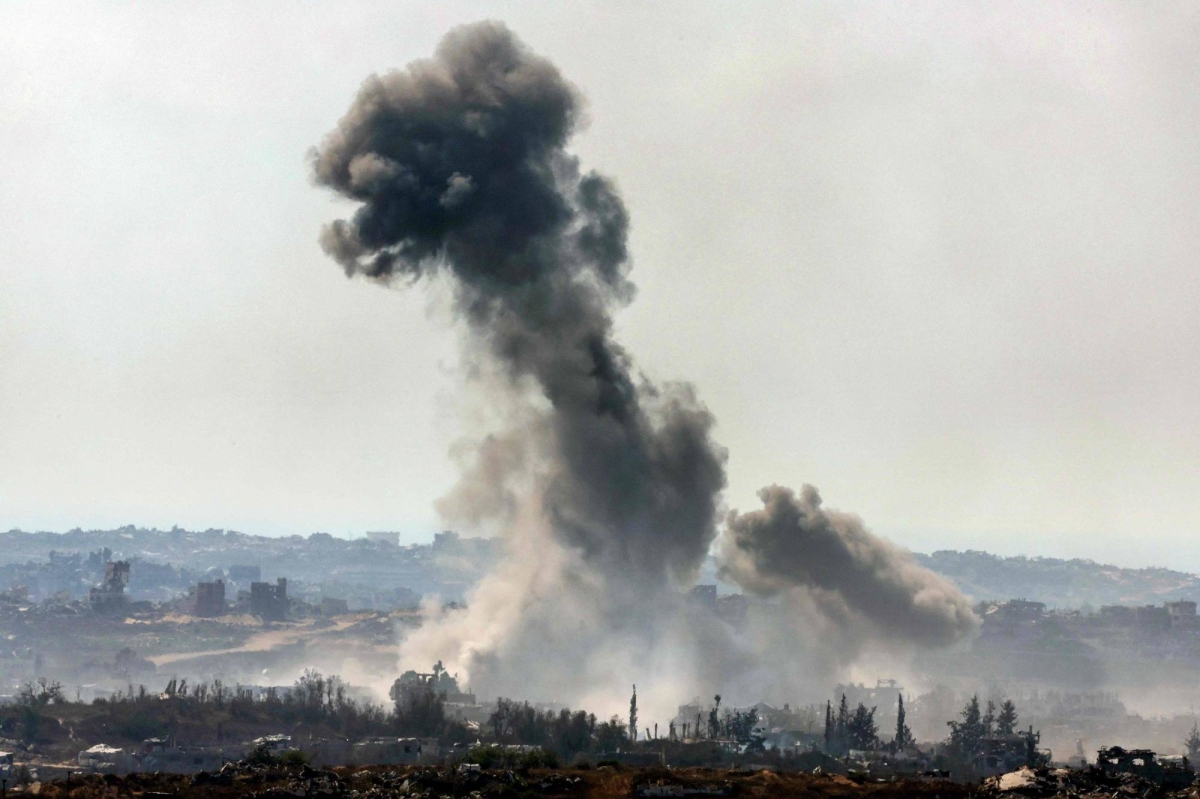  Israeli strike kills children near Gaza clinic, with no immediate truce in sight 