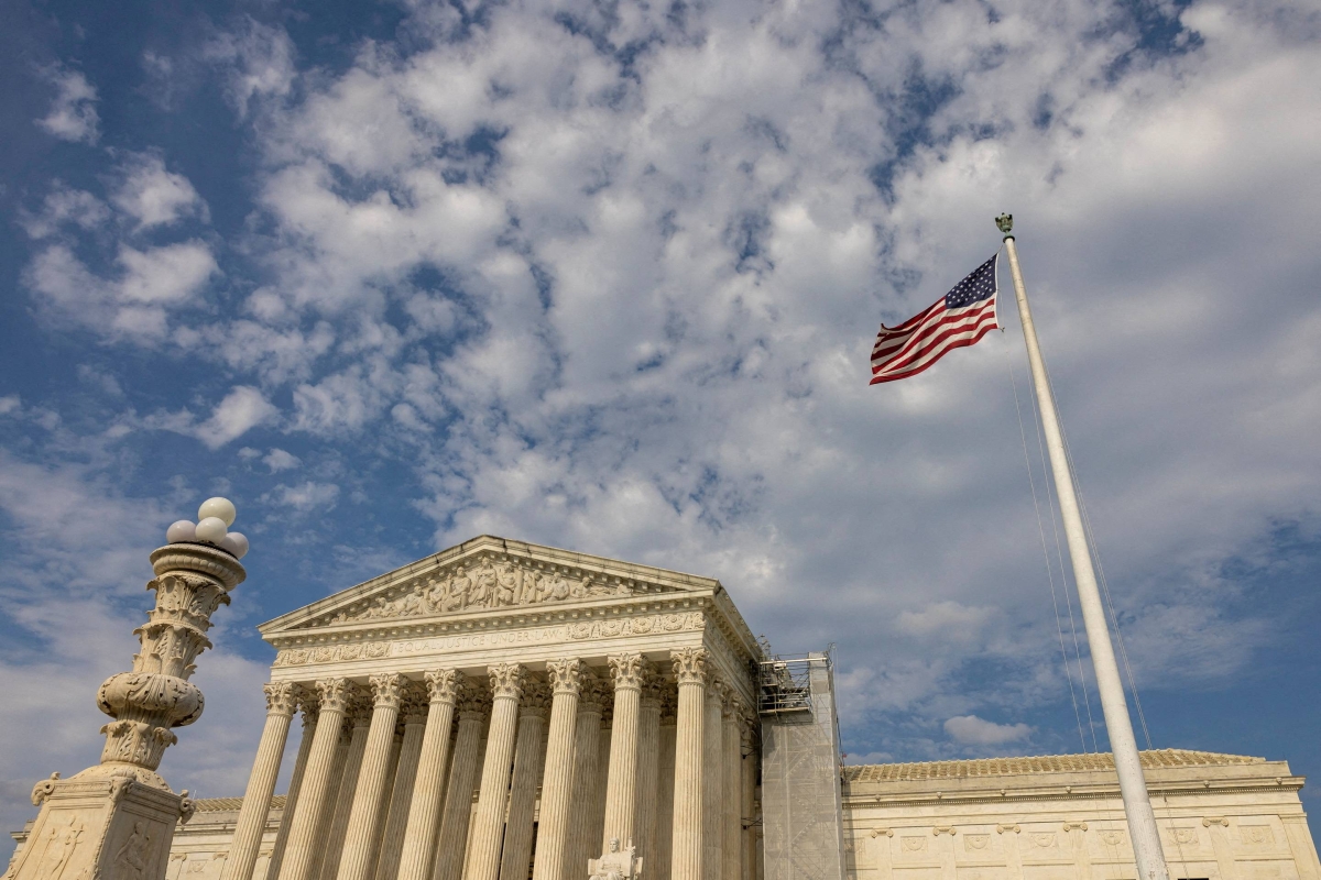  Judge blocks Trumps birthright citizenship order after Supreme Court ruling 