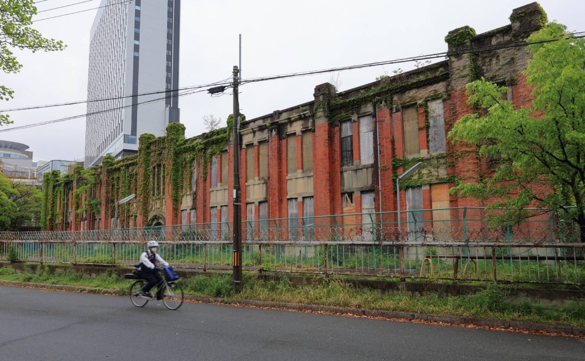 Researcher seeks to save Osaka Army Arsenal as 'negative legacy'
