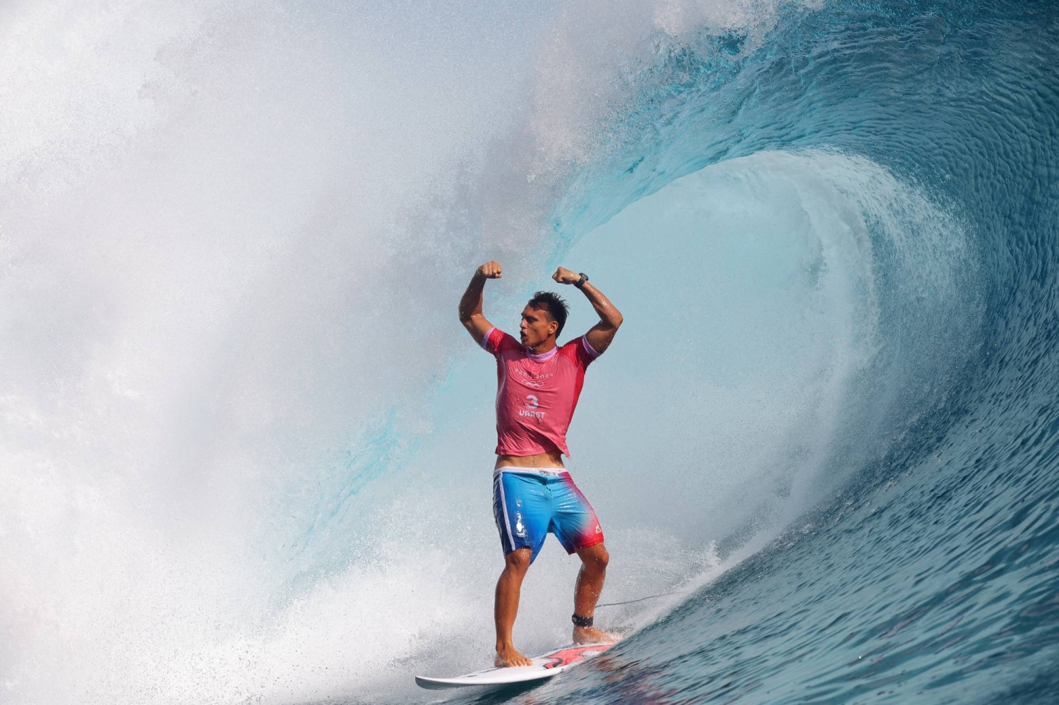 Kauli Vaast shines in Teahupo'o's huge tubes at WSL's Tahiti Pro