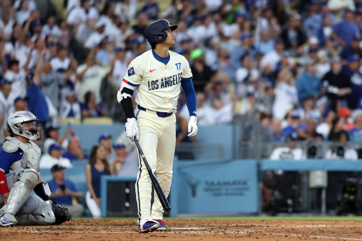 Ohtani hits 40th homer as Dodgers rout Blue Jays