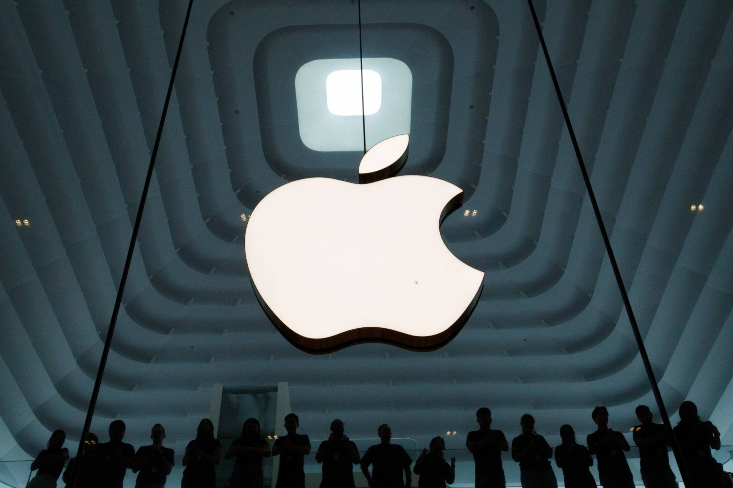 Apple - 企画部（仮）様　3月-1 アップル、時価総額が初の1兆ドル超え 世界初 - BBCニュース