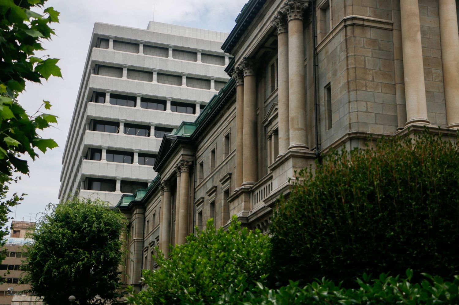 BOJ board member reaffirms stance on raising interest rates