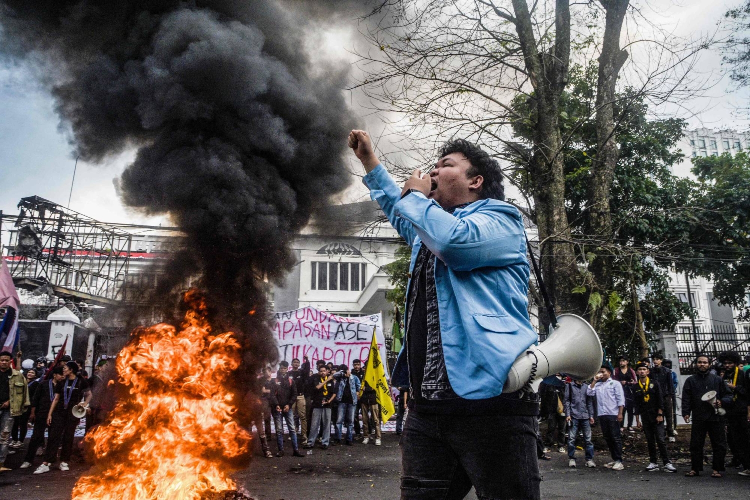 Indonesia president makes concessions after days of deadly protests forced him to scrap China summit trip