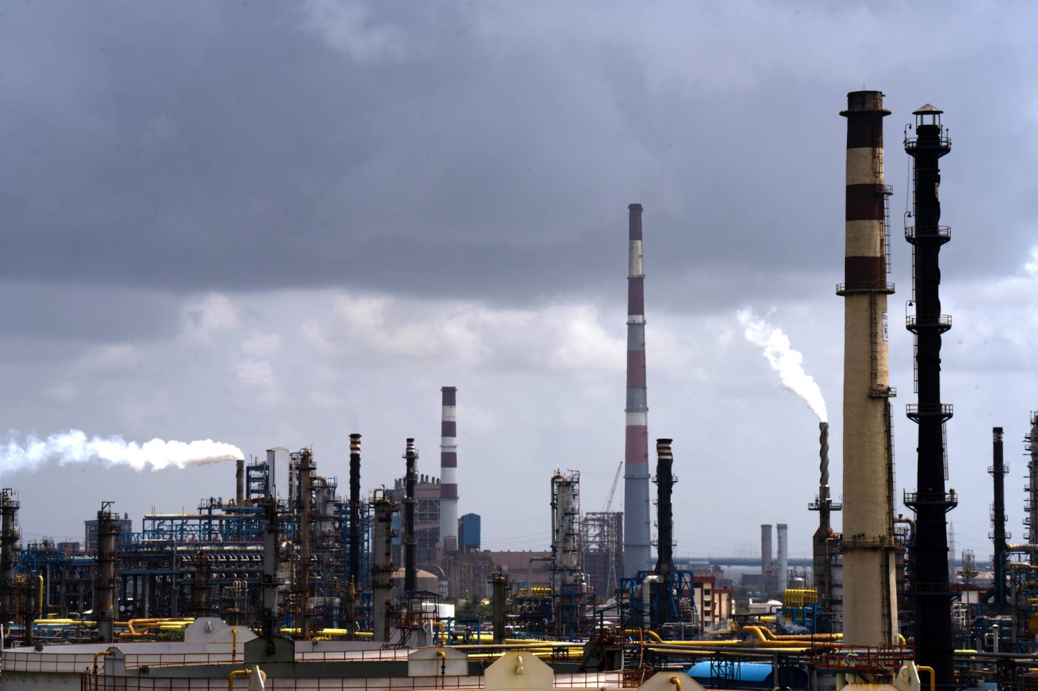 India refiners to trim Russia oil buying as Trump sows confusion