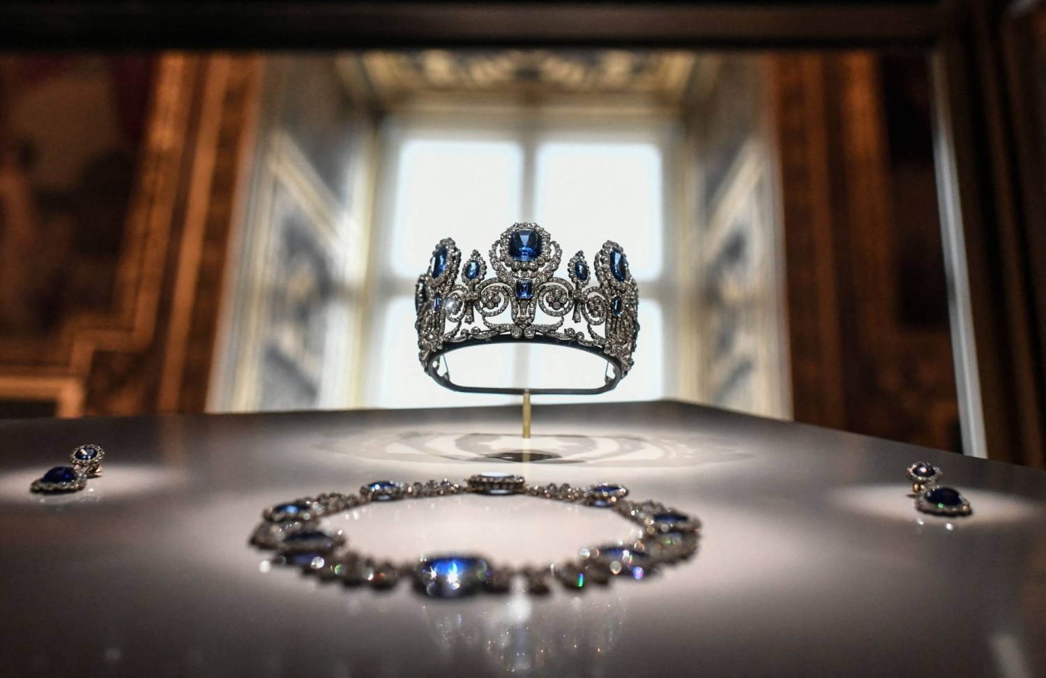 Two suspects arrested in Louvre jewel heist