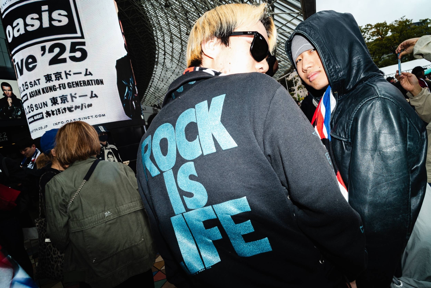 Oasis returns to Tokyo: Rain, rapture and rock