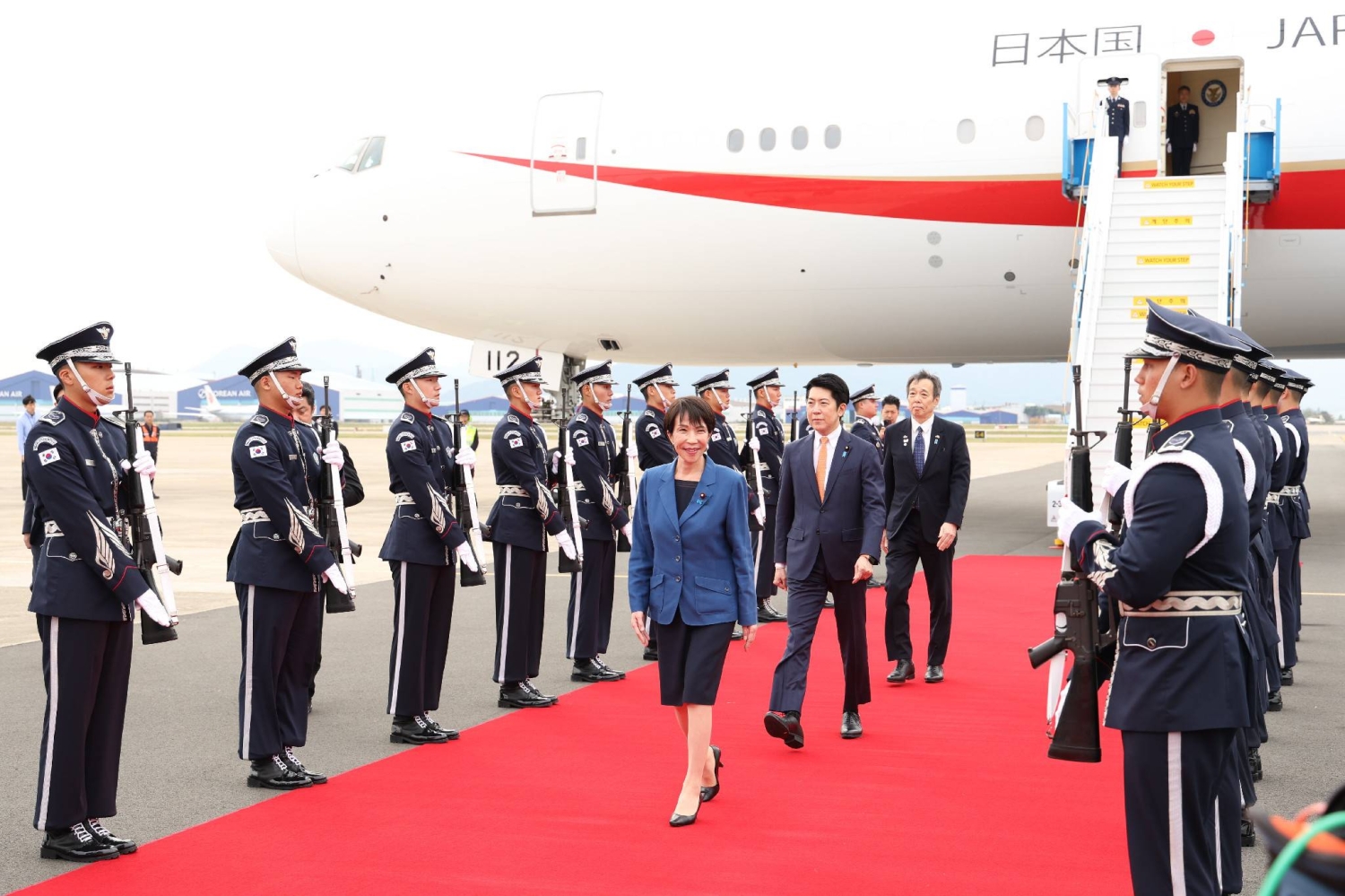 Prime Minister Sanae Takaichi arrives in South Korea for APEC Summit