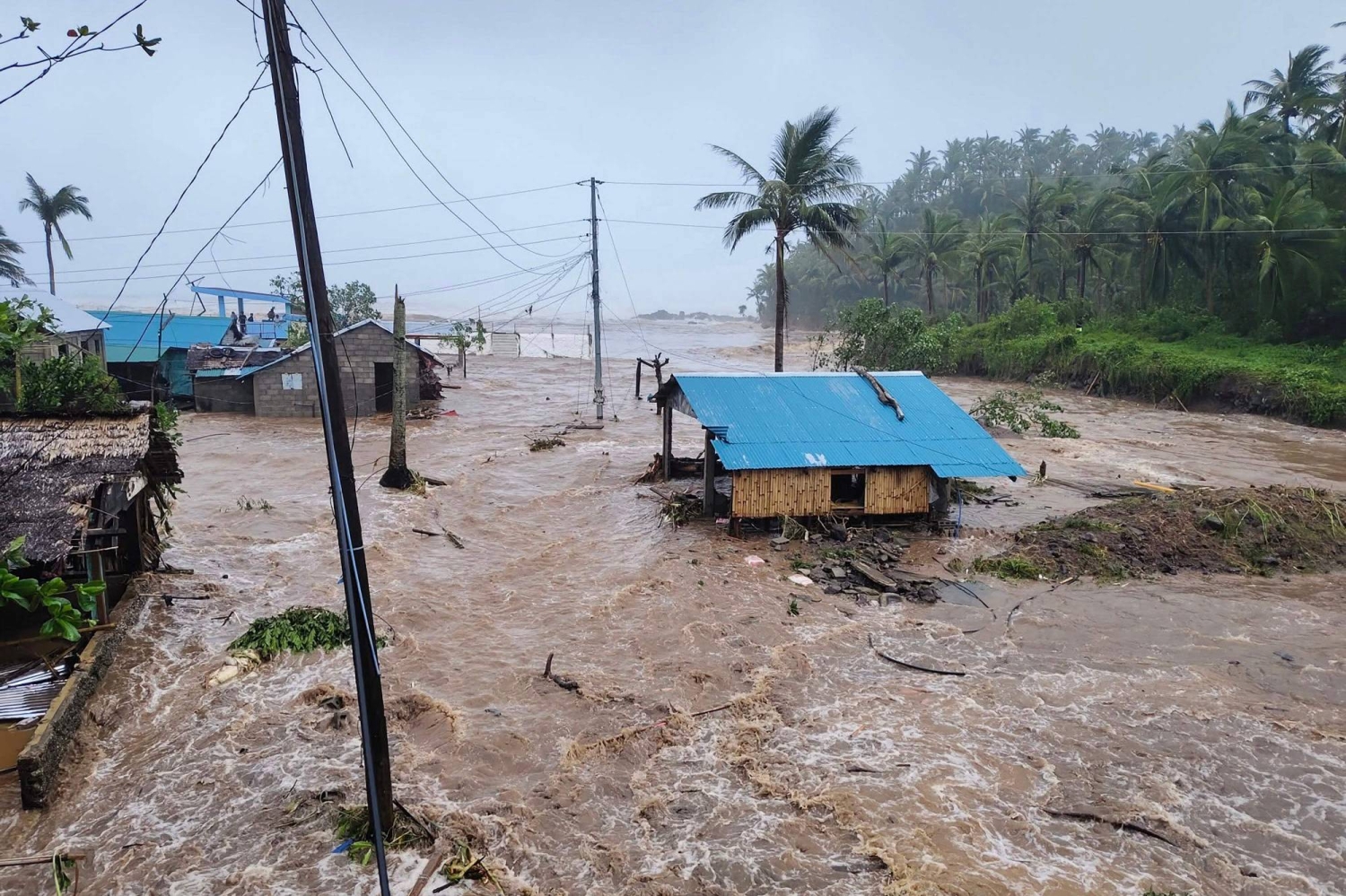 Typhoon Fung-Wong rips Philippines with high winds, floods