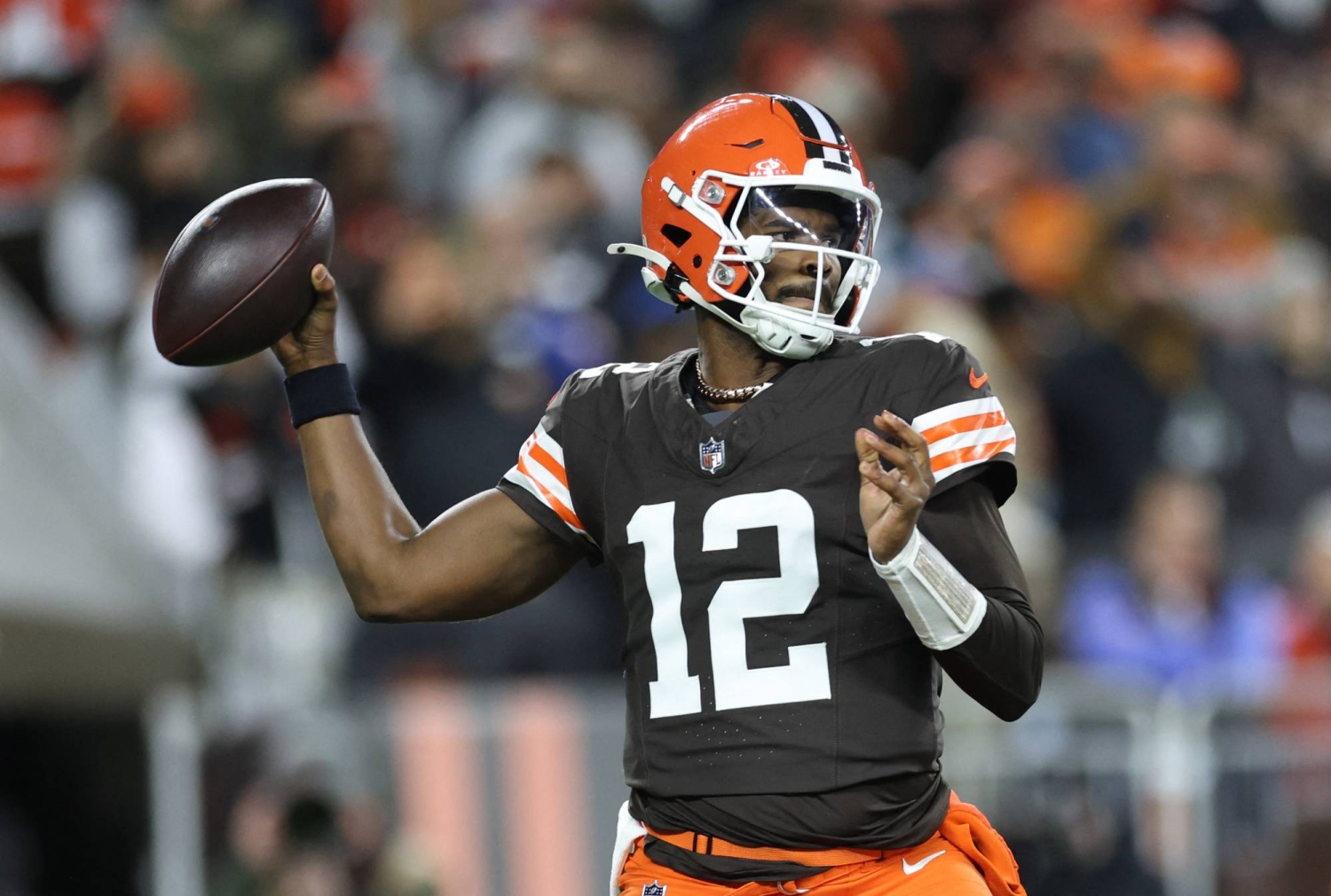 Presence of Shedeur Sanders spices up clash between lowly Browns and Raiders