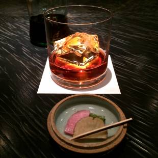 A headly blend of hojicha (roasted tea) and rum, complemented by pickled vegetables. | ROBBIE SWINNERTON