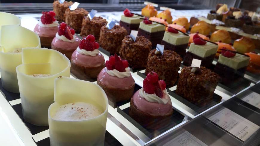 Over 40 kinds of petits fours are available at Un Grain, Kanai