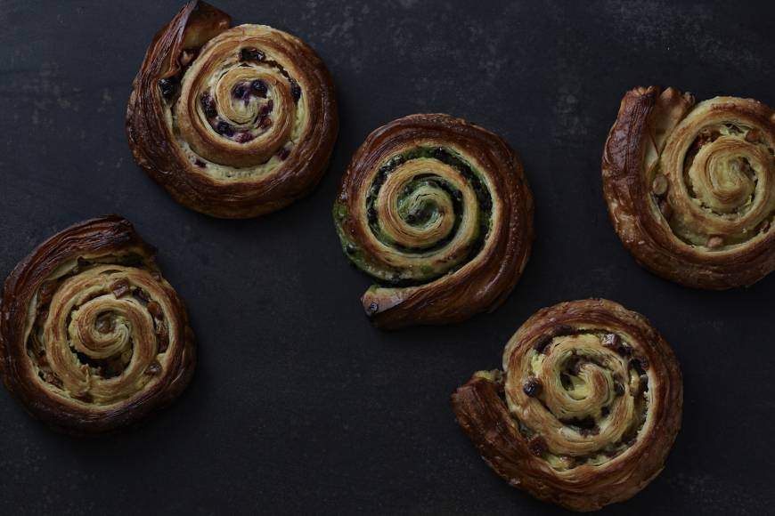 Left to right: Mangue-vanille, Cream Cheese-Fruits-Rouges, Chocolat-Pistache, Choclat-Banane, Praline