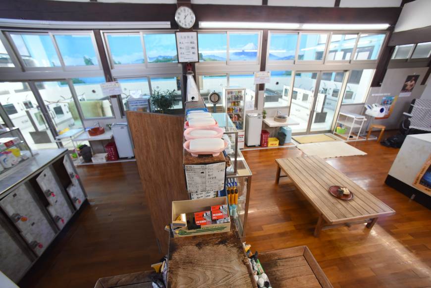 This sento has a large dressing space with lockers for customers