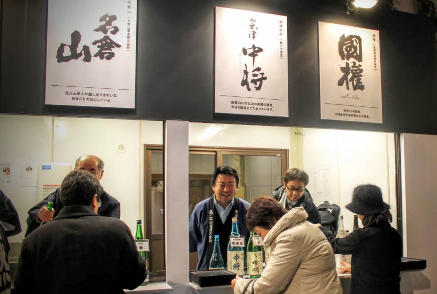 Customers can pay ¥3,500 for a starter kit of all you can drink sake and six food selections. 