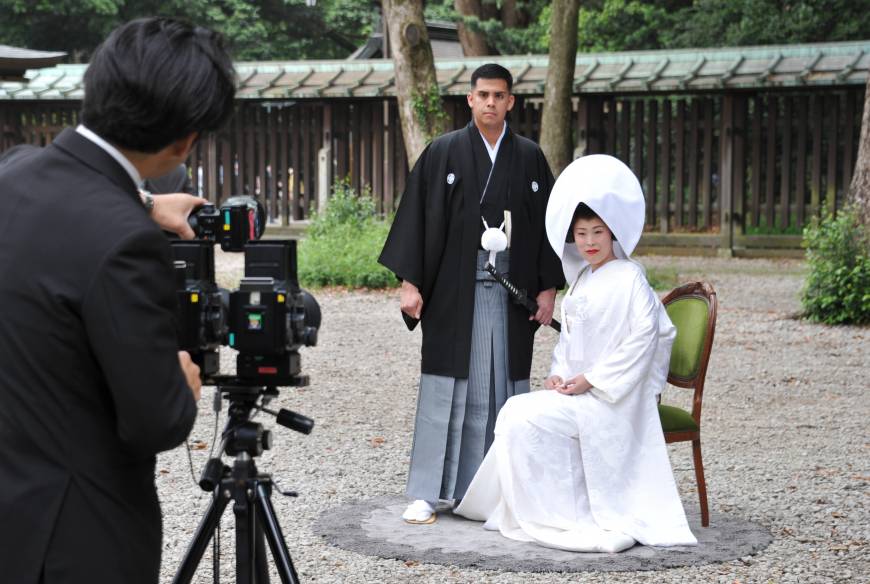Jonathan Madrid and Nao Sasaki have their picture taken after their wedding ceremony at Meiji Jingu in Tokyo on Saturday.