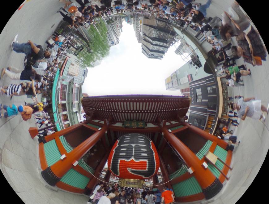 The Kaminarimon gate at Sensoji Temple in Tokyo