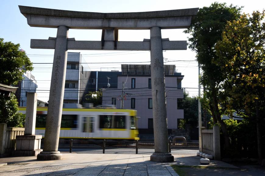 A streetcar passes Oguhachiman Shrine in Tokyo